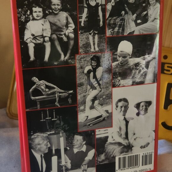 Katharine Hepburn "Me - Stories of My Life" w/165 pics. Like new. Hardcover - Picture 2 of 7